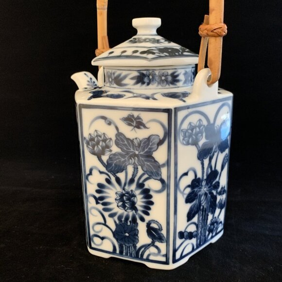 Blue White Oriental Hexagonal Lidded Teapot Bamboo Handle Butterflies Noritake - Picture 5 of 15